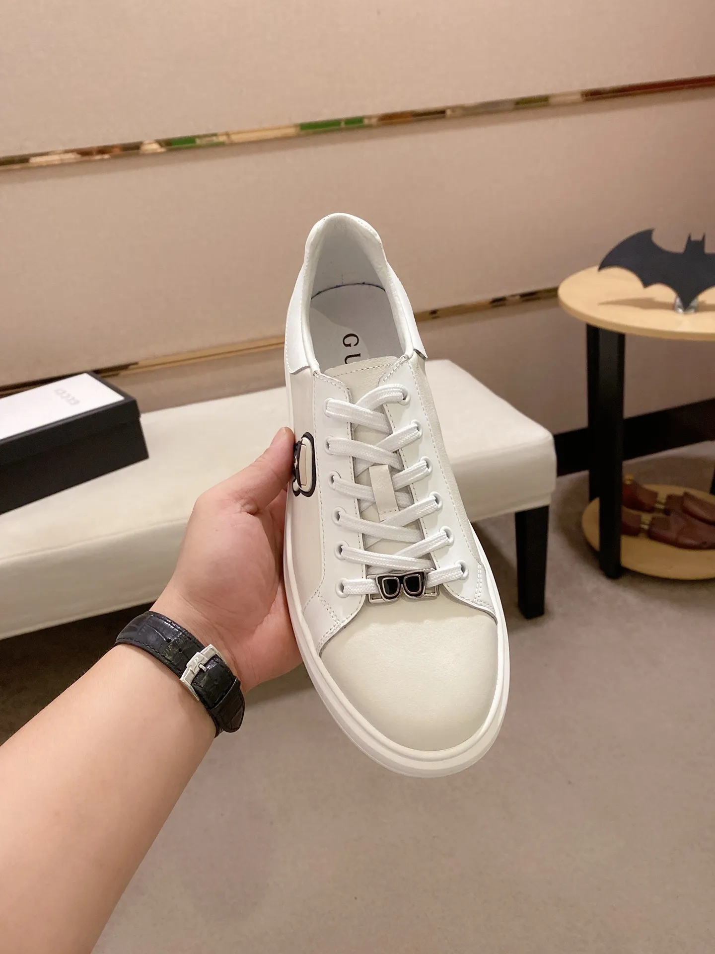 Men's clothing and shoes💰:440💰 (GUCCI) The latest model from the official website🎁🎁Casual and fashionable men's shoes👟, hot style💥The version is simple and elegant, exclusive for trendy men. Unique latest brand elements from the official website👑Original Gucci decoration, fashionable and generous, the fabric is original cowhide ✅Sheepskin lining, the official website specifies wear-resistant casual outsole, the classic model is taken in kind at the counter🎬38-44 (45 is custom-made and cannot be returned or exchanged)
